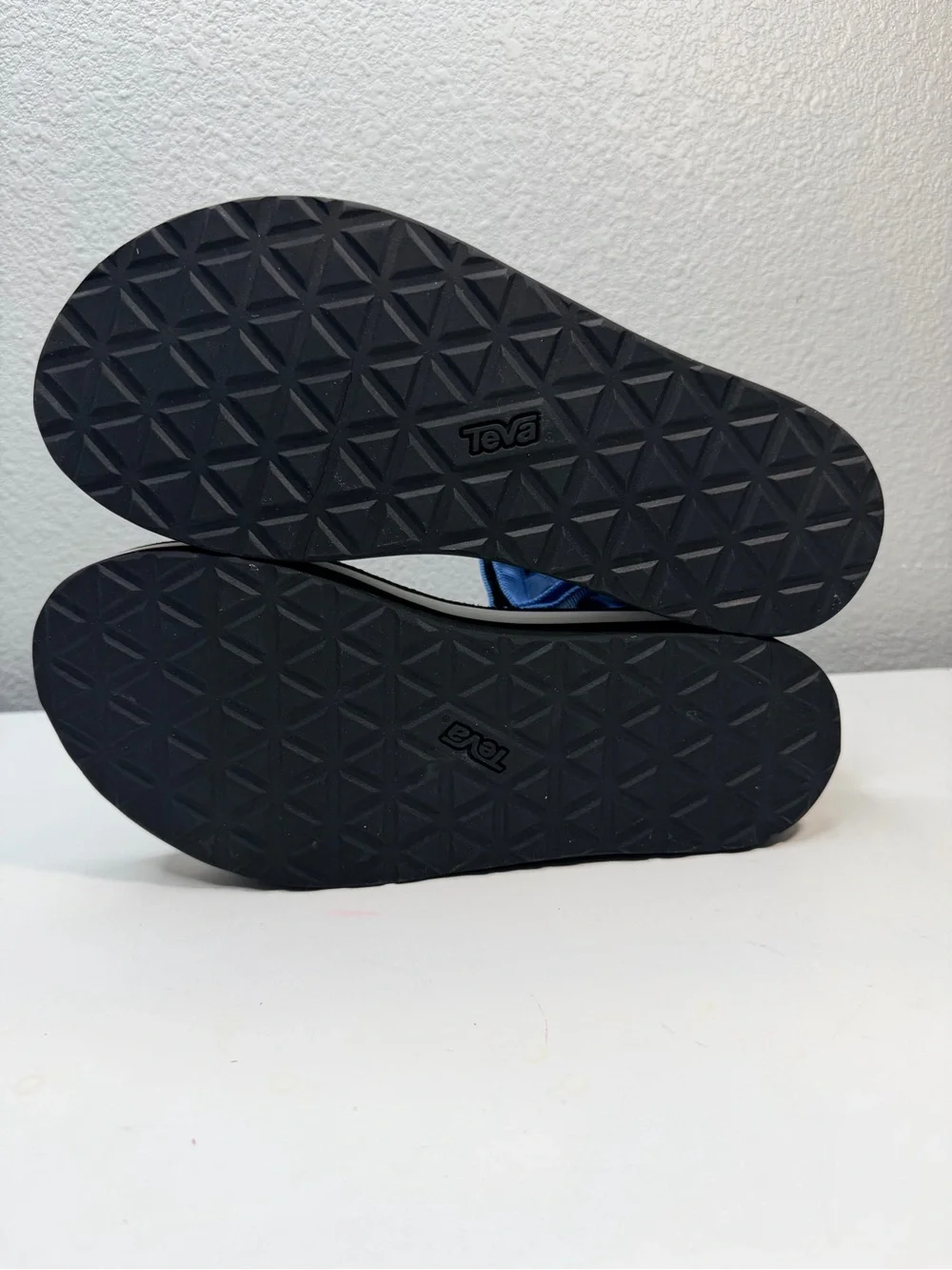 Teva Flatform Universal Strappy Sandals Blue White Black Size 9 LIKE NEW